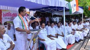 'കൊലക്കേസ് പ്രതിയെ ഒളിവില്‍ താമസിപ്പിച്ചത് സിപിഎം-ആര്‍എസ്എസ് ധാരണ'