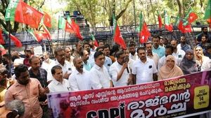 ആര്‍എസ്എസ്സിന്റെ അക്രമങ്ങളെ ജനകീയമായി ചെറുക്കണം: എസ്ഡിപിഐ