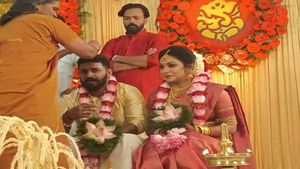 ശുഹൈബ് വധ കേസിലെ പ്രതി ആകാശ് തില്ലങ്കേരി വിവാഹിതനായി