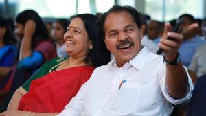 പാര്‍ട്ടി എന്തു പറഞ്ഞാലും അനുസരിക്കാന്‍ ബാധ്യസ്ഥരാണ്; തൃക്കാക്കരയില്‍ പ്രചാരണത്തിന് തുടക്കമിട്ട് ഉമ തോമസ്
