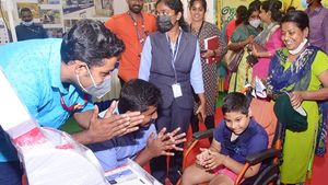 എനിക്കിപ്പോള്‍ മുഖ്യമന്ത്രിയെ കാണണം: വരില്ലെന്ന് പറഞ്ഞിട്ടും വാശിപിടിച്ച് കരഞ്ഞ് കുഞ്ഞ് ആന്റണി 