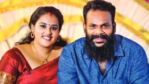'കൂടെ നിന്ന ആള്‍ക്കാരുടെ പ്രവര്‍ത്തികളാണ് വേദനിച്ചത്'; സൈബര്‍ അറ്റാക്കിനെ കുറിച്ച് അനുപമയും അജിത്തും