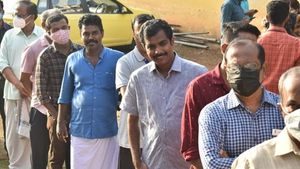 തൃക്കാക്കര ഉപതിരഞ്ഞെടുപ്പ്: കനത്ത പോളിംഗ്; രണ്ട് മണിക്കൂറില്‍ പന്ത്രണ്ട് ശതമാനം കടന്നു