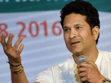  ലഹരിക്കെതിരെ പോരാടാൻ അന്നപൂർണ: സച്ചിന്റെ ആത്മകഥ  നൂറു വിദ്യാലയങ്ങളിലേക്ക്