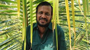 'സ്ത്രീത്വത്തെ അപമാനിച്ചത് അവരാണ്, മകളും അമ്മയും സാക്ഷികള്‍': പ്രസാധകയ്‌ക്കെതിരെ വിആര്‍ സുധീഷ്