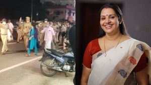 മന്ത്രി നോക്കിനില്‍ക്കെ പിന്നില്‍ നിന്നും ചവിട്ടി; കരിങ്കൊടി കാണിച്ച മഹിള കോണ്‍ഗ്രസ് നേതാവിന് സിപിഎം മര്‍ദ്ദനം