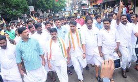വിമാനത്തില്‍ പ്രതിഷേധം: റിമാന്‍ഡിലായ യൂത്ത്കോണ്‍ഗ്രസ് പ്രവര്‍ത്തകര്‍ക്ക് സ്വീകരണം
