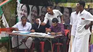 തൃക്കാക്കരയില്‍ ചരിത്രത്തെ ഏറ്റവും കുറഞ്ഞ പോളിംഗ്; മുന്നണികള്‍ ആകെ ആശങ്കയില്‍