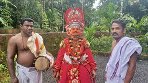 കര്‍ക്കിടക മാസത്തില്‍ കാര്‍ഷിക സമൃദ്ധിയുടെ വരവ് വിളിച്ചറിയിച്ച് ആടിവേടനെത്തി