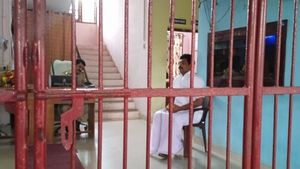  'ഭർത്താവിനെ പോലീസ് അന്യായമായി കരുതൽ തടങ്കലിൽ വെച്ചിരിക്കുന്നു';പോസ്റ്റുമായി ബിന്ദു കൃഷ്ണ