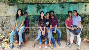 'ഒരു മിന്നലുമടിച്ചില്ല  മാനവും ഇടിഞ്ഞില്ല'; സദാചാരവാദികള്‍ക്ക് മനോഹരമായ മറുപടിയെന്ന് സോഷ്യല്‍ മീഡിയ