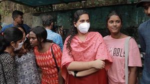 ആണ്‍കുട്ടികൾക്കും പെൺകുട്ടികൾക്കും ഒരുമിച്ചിരിക്കാം; ജൻഡർ ന്യുട്രൽ ബസ് ഷെല്‍ട്ടർ പ്രഖ്യാപിച്ച് മേയർ