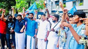 കറന്റ് ചാര്‍ജ് വര്‍ധനവ്: റാന്തല്‍ വിളക്കുകളുമായി കെഎസ്യു പ്രതിഷേധ മാര്‍ച്ച് നടത്തി