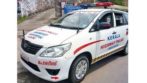 കൊമ്പന് കൂച്ചുവിലങ്ങിട്ട് പോലീസ്, പൂത്തിരി കത്തിച്ച സംഭവത്തില്‍ ബസ് ഓടിച്ചിട്ട് പിടിച്ച് എംവിഡി