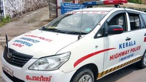 ഹെല്‍മറ്റ് ധരിച്ചില്ല, പിഴ മെസജ് ചെന്നത് ഉടമയ്ക്ക്; കള്ളനെ പിടി കൂടി മോർട്ടോര്‍ വാഹന വകുപ്പ്