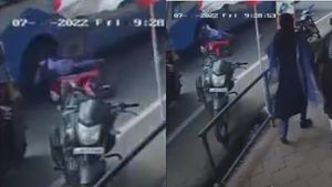 തമിഴ്‌നാട് ട്രാൻസ്പോർട്ട് ബസ് വിദ്യാർഥിയുടെ കാലിലൂടെ ബസ് കയറിയിറങ്ങി; ദൃശ്യങ്ങൾ ഞെട്ടിക്കുന്നത് ! 