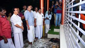 പയ്യന്നൂരിലെ ആര്‍എസ്എസ് കാര്യാലയത്തിന് നേരെയുണ്ടായ ബോംബേറ്: പൊലിസ് അന്വേഷണം വഴിമുട്ടി