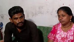 ഗീതമ്മയുടെ കാത്തിരിപ്പ് വെറുതെയായില്ല; 26 വര്‍ഷങ്ങള്‍ക്ക് മുമ്പ് കാണാതായ മകന്‍ തിരിച്ചെത്തി, സന്തോഷ കണ്ണീര്‍