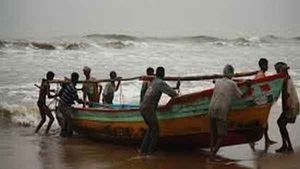മഴ: കേരളത്തിന്റെ സൈന്യം ഇറങ്ങുന്നു; ചാലക്കുടിയില്‍ രക്ഷാപ്രവര്‍ത്തനത്തിന് മത്സ്യത്തൊഴിലാളികളും