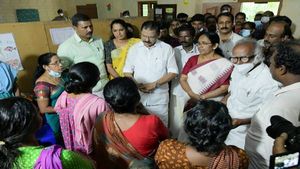 ഉരുൾപൊട്ടൽ മേഖലയിലെ നാശം  നേരിൽക്കണ്ട് മന്ത്രി എം വി ഗോവിന്ദൻ മാസ്റ്റർ