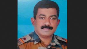ആസാമില്‍ മരിച്ച സൈനികന്റെ ഭൗതിക ശരീരം ജന്മനാട്ടിലെത്തിച്ചു:സൈനിക ബഹുമതികളോടെ  വിടനല്‍കി