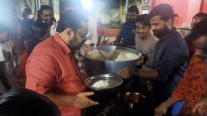 ചാലക്കുടിയില്‍ ആശങ്ക ഒഴിഞ്ഞു; ജാഗ്രത വേണം; ദുരിതാശ്വാസ ക്യാമ്പുകള്‍ സന്ദര്‍ശിച്ച് മന്ത്രി കെ രാജന്‍