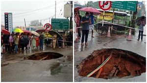 കൊച്ചിയില്‍ കുഴികളുടെ നിര അവസാനിക്കുന്നില്ല: മൂവാറ്റുപുഴയ്ക്ക് പിന്നാലെ തൃപ്പൂണിത്തുറയിലും കുഴി