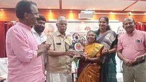 നഞ്ചിയമ്മയുടേത് പ്രകൃതിയുടെ സംഗീതമെന്ന് ടി.പത്മനാഭന്‍; ആദരവുമായി ഫോക്ലോര്‍ അക്കാദമി
