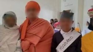 സ്വാതന്ത്ര്യ ദിനത്തില്‍ സവര്‍ക്കറുടെ വേഷം; പ്രധാന അധ്യാപികയെ എംഎസ്എഫ് പൂട്ടിയിട്ടു