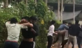  'ഓടിച്ചിട്ടടി, ചാടി ചവിട്ട്'..കൂട്ടത്തല്ല് ഫാൻസുകാര്‍ തമ്മിലോ? വിദ്യാര്‍ഥികള്‍ തമ്മിലോ?