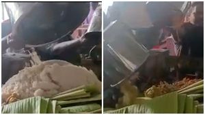 ജോലി ഒഴിവാക്കി ഓണാഘോഷം സമ്മതിച്ചില്ല; സദ്യ മാലിന്യത്തിലെറിഞ്ഞ്  പ്രതിഷേധം