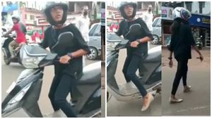 അമിത വേഗത്തിൽ ഓവർടേക്ക് ചെയ്ത് ബസ്; സ്കൂട്ടർ ന‍ടുറോഡിൽ ഇട്ട് തടഞ്ഞ് യുവതി, പ്രതിഷേധം, വീഡിയോ