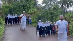  'പിള്ളറെയെങ്ങാനും നായി തൊട്ടാ എല്ലെണ്ണത്തിനേം തോക്ക് വെച്ച് കൊല്ലും'; രക്ഷിതാവിന്റെ വീഡിയോ