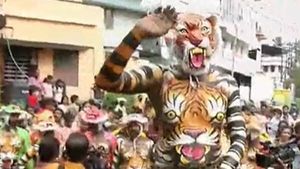 രണ്ട് വര്‍ഷത്തെ ഇടവേളകള്‍ക്ക് ശേഷം പുലിയിങ്ങി; ആവേശത്തോടെ തൃശൂര്‍