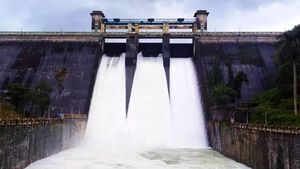  പറമ്പിക്കുളം ഡാമിന്റെ ഷട്ടര്‍ തനിയെ തുറന്നു; ചാലക്കുടി പുഴയിലേക്ക് വൻ തോതിൽ വെള്ളമൊഴുക്ക്, അതീവ ജാഗ്രത