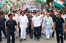   പ്രവർത്തർക്ക് ആവേശം പകർന്ന് രാഹുൽ; പൊതുസമ്മേളനം 7 ന്..നാളെ മലപ്പുറത്ത്