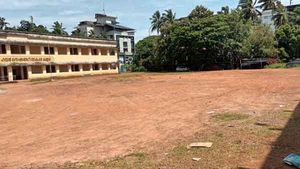 മൈതാനത്തിന് സ്ഥലമുണ്ട്... മന്ത്രി കനിയണം: കരുണ കാത്ത് കണ്ണൂര്‍ ടൗണ്‍ സ്‌കൂളിലെ വിദ്യാര്‍ത്ഥികള്‍