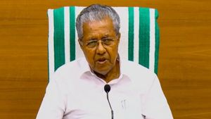 സവർക്കർ കോൺ​ഗ്രസിനെ ആവേശഭരിതരാക്കുന്നുവെന്ന് മുഖ്യമന്ത്രി, കോൺ​ഗ്രസ് ബിജെപി ഐക്യമെന്നും വിമർശനം