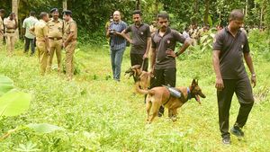 നിർണ്ണായഘട്ടത്തില്‍ പൊലീസ് സേനയക്ക് സഹായകരമായി പൊലീസ് നായകളായ മായയും മര്‍ഫിയും