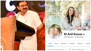 കൊച്ചി മേയറുടെ ഫേസ്ബുക്ക് പേജ് ഹാക്ക് ചെയ്തു; പ്രൊഫൈല്‍ പിക്കും കവര്‍ പിക്കും മാറ്റി