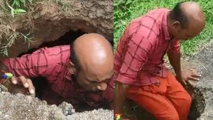 കോടികൾ മുടക്കി നിർമ്മിച്ച റോഡിൽ ഗർത്തം, രൂപപ്പെട്ടത് ഒരാള്‍ക്ക് സുഖമായി ഇറങ്ങാവുന്ന കുഴി