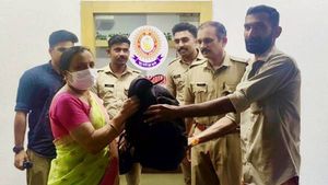 പൊലീസിന്റെ മൂന്നാം കണ്ണ് തുറന്നു; നഷ്ടപ്പെട്ടെന്ന് കരുതിയ 20 പവന്‍ സ്വര്‍ണം തിരിച്ചുകിട്ടി