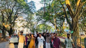 വിഷ്ണുപ്രിയയുടെ കൊലപാതകം: അധ്യാപകന്റെ ഫേസ്ബുക്ക് പോസ്റ്റിനെതിരെ എസ്എഫ്‌ഐ പ്രതിഷേധം