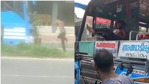 ഓടുന്ന ബസിന്റെ ചില്ല് തലകൊണ്ട് ഇടിച്ചുപൊട്ടിച്ചു; ഡ്രൈവിംഗ് സീറ്റിലും പരാക്രമം, വൈറല്‍ വീഡിയോ