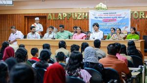 'എനിക്ക് വിമാനത്തില്‍ കയറണം', കുട്ടികളുടെ ചോദ്യത്തില്‍ പൊട്ടിച്ചിരിച്ച് ആലപ്പുഴ കളക്ടര്‍, മറുപടി ഇങ്ങനെ