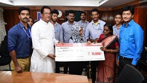 കോളേജ് വിദ്യാര്‍ത്ഥികളുടെ ബിരിയാണി ചലഞ്ച്; രാജശ്രിയുടെ സ്വപ്‌ന ഭവനം ഒരുങ്ങും