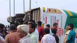 ശബരിമല തീര്‍ത്ഥാടകര്‍ സഞ്ചരിച്ച വാഹനം മറിഞ്ഞു, 18 പേര്‍ക്ക് പരിക്ക്