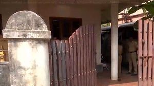 5 ലക്ഷം കൊടുത്ത് വീട് വാടകയ്‌ക്കെടുത്തു; ആധാരം വെച്ച് ഉടമ കടമെടുത്തു; 5 അംഗ കുടുംബം പെരുവഴിയില്‍