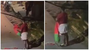 എസ്‍ഡിപിഐ കൊടി എന്ന് കരുതി പോർച്ചുഗൽ പതാക വലിച്ചുകീറിയ യുവാവ്  കുടുങ്ങി; കേസെടുത്ത് പോലീസ്