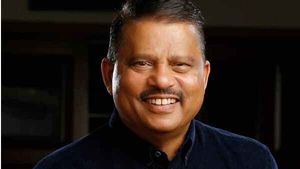 'മകന് കുറച്ച് താടിയുണ്ട്, പക്ഷേ തുണി അഴിപ്പിക്കുന്നതിന് മുമ്പ് സോഷ്യല്‍ പ്രൊഫൈല്‍ നോക്കാമായിരുന്നു'
